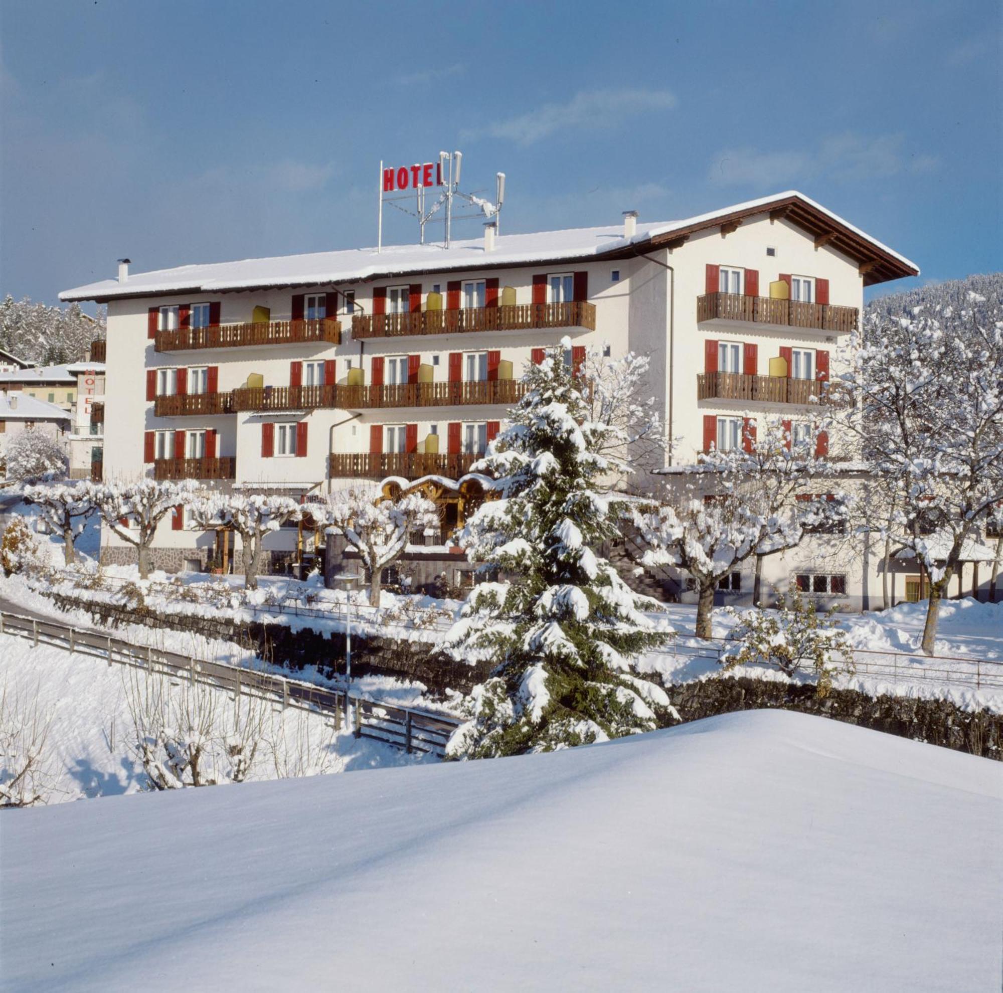 Hotel Panorama Wellness & Resort Malosco Exterior photo